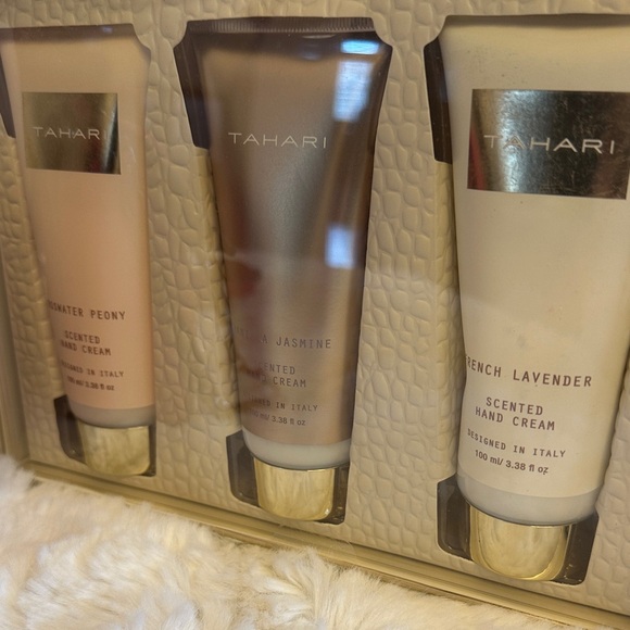 Tahari Red Crossbody Bag with Beauty Hand Cream Set - Picture 3 of 5